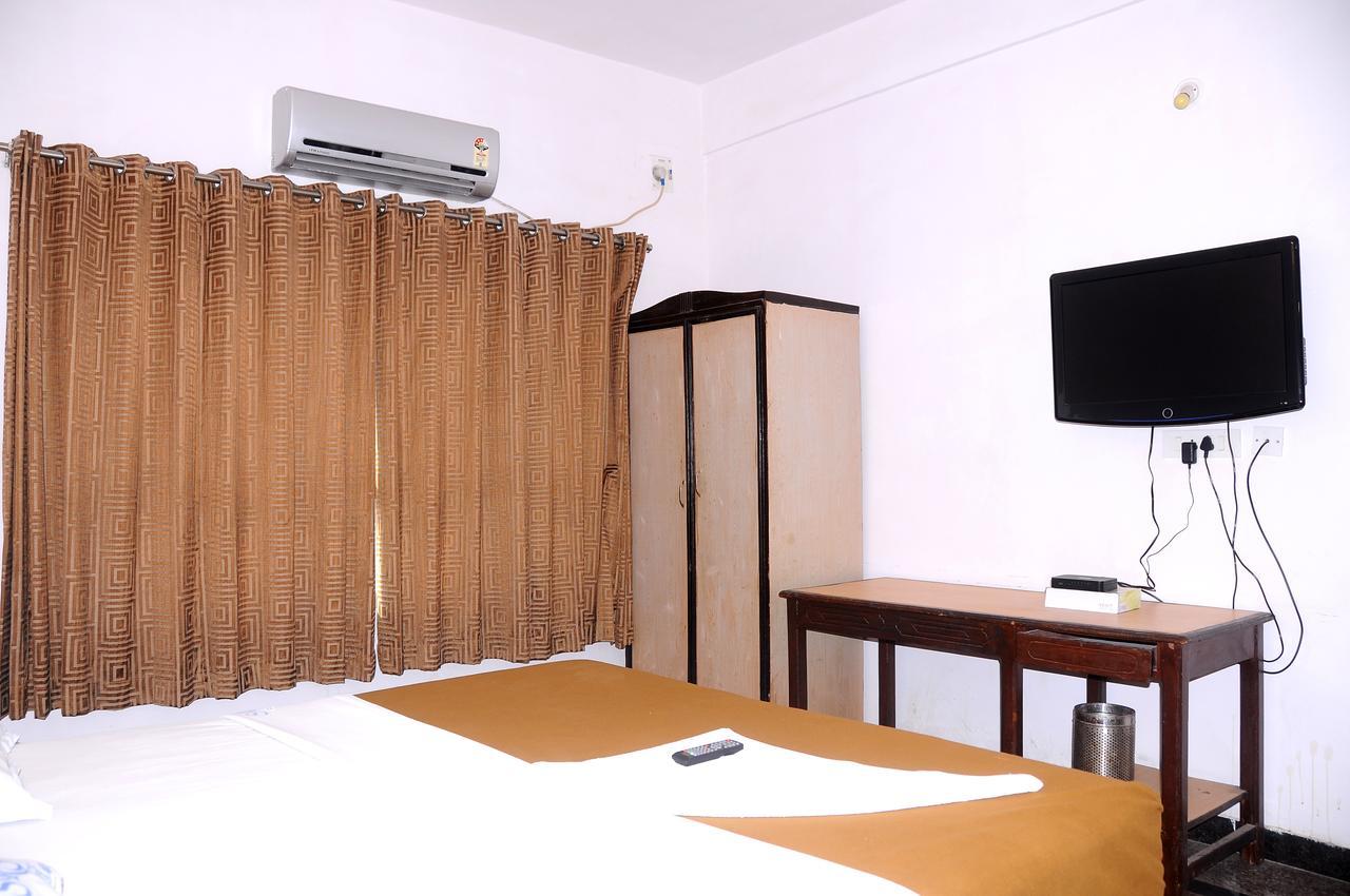 Srs Regency Hotel Anantapur Zimmer foto
